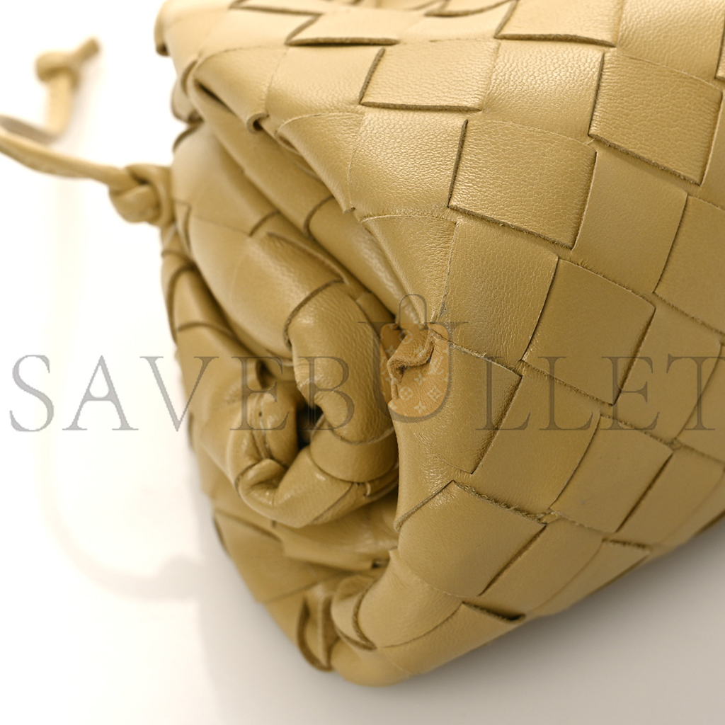 BOTTEGA VENETA NAPPA INTRECCIATO THE MINI POUCH TAPIOCA (22*13*6cm) BOTTEGA VENETA NAPPA INTRECCIATO THE MINI POUCH TAPIOCA (22*13*6cm)