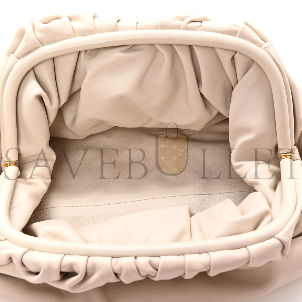 BOTTEGA VENETA SMOOTH BUTTER CALF THE POUCH OVERSIZED CLUTCH MIST (38*16*8cm) BOTTEGA VENETA SMOOTH BUTTER CALF THE POUCH OVERSIZED CLUTCH MIST (38*16*8cm)