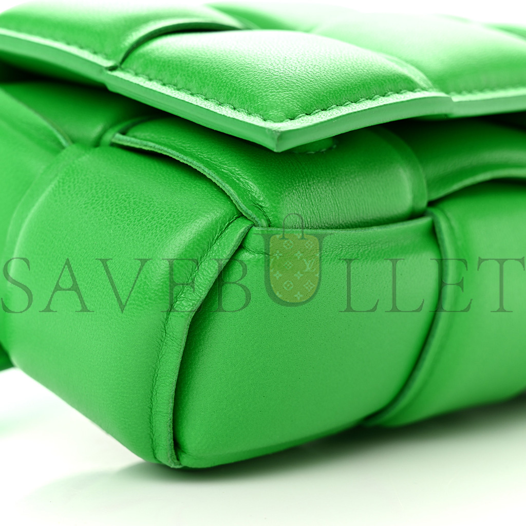 BOTTEGA VENETA NAPPA MAXI INTRECCIO PADDED THE BELT CASSETTE BAG PARAKEET (18*9*6cm) BOTTEGA VENETA NAPPA MAXI INTRECCIO PADDED THE BELT CASSETTE BAG PARAKEET (18*9*6cm)
