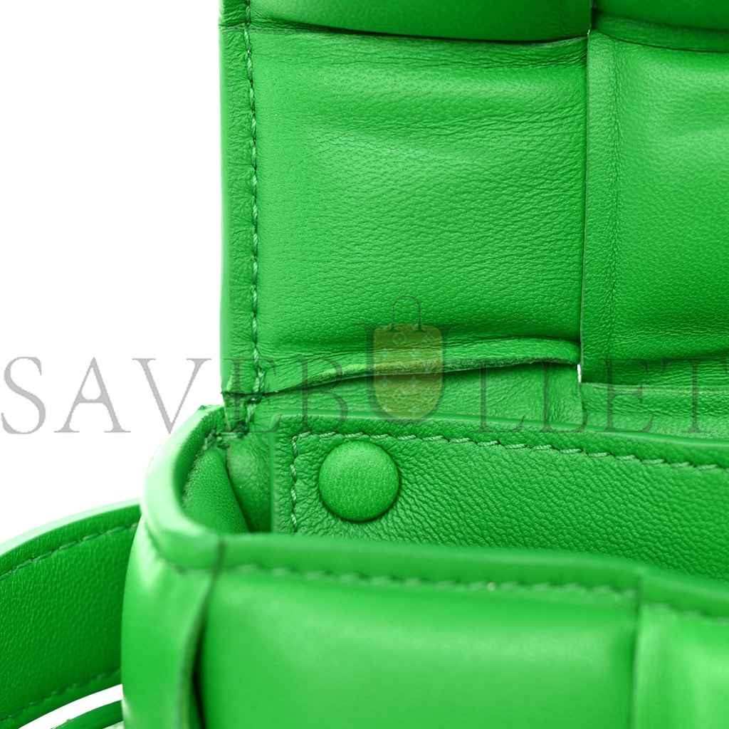 BOTTEGA VENETA NAPPA MAXI INTRECCIO PADDED THE BELT CASSETTE BAG PARAKEET (18*9*6cm) BOTTEGA VENETA NAPPA MAXI INTRECCIO PADDED THE BELT CASSETTE BAG PARAKEET (18*9*6cm)