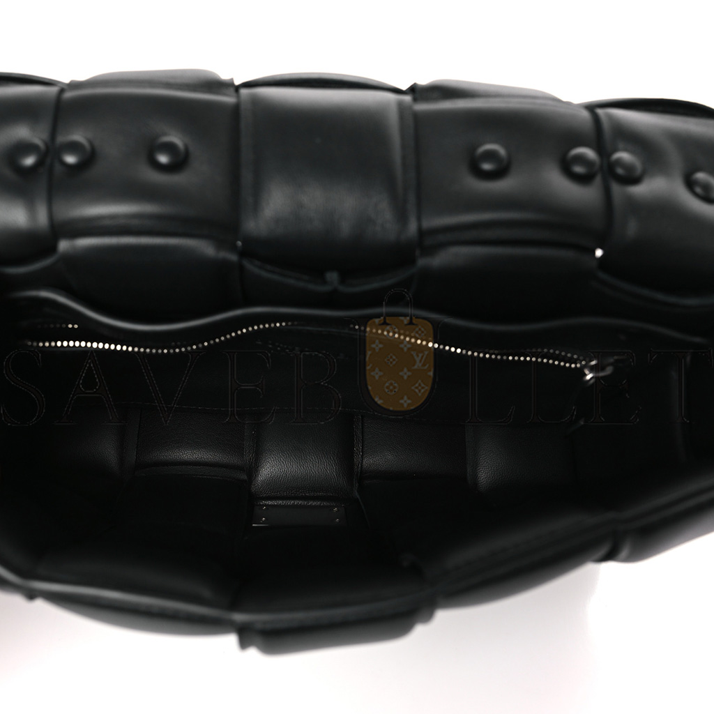 BOTTEGA VENETA LAMBSKIN MAXI INTRECCIO PADDED CHAIN CASSETTE CROSSBODY BAG BLACK (25*17*8cm) BOTTEGA VENETA LAMBSKIN MAXI INTRECCIO PADDED CHAIN CASSETTE CROSSBODY BAG BLACK (25*17*8cm)