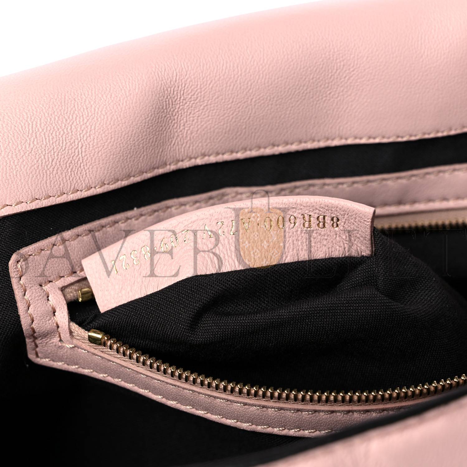 FENDI NAPPA FF 1974 EMBOSSED BAGUETTE ROSA QUARZO (27*15*5cm) FENDI NAPPA FF 1974 EMBOSSED BAGUETTE ROSA QUARZO (27*15*5cm)