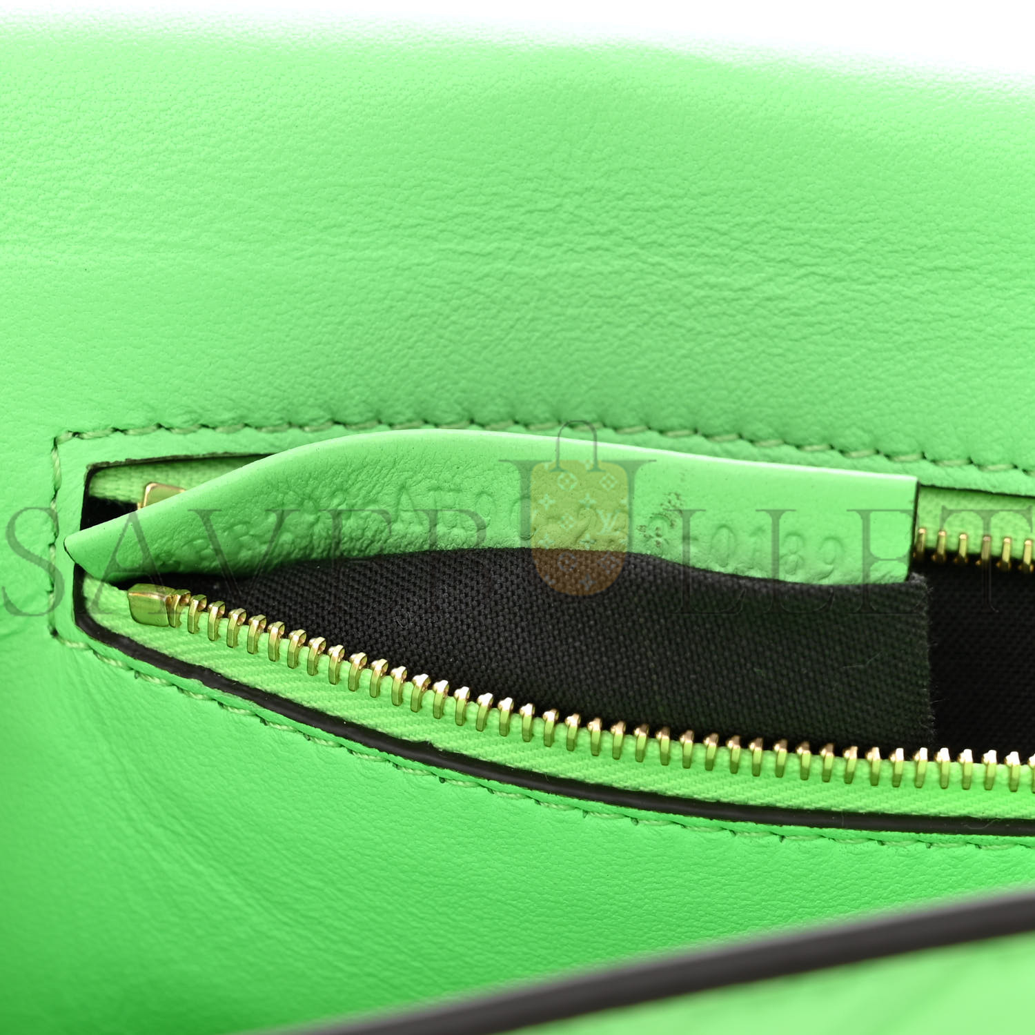FENDI NAPPA SMALL FF EMBOSSED MIDI CHAIN BAGUETTE EDAMAME (22*14*6cm) FENDI NAPPA SMALL FF EMBOSSED MIDI CHAIN BAGUETTE EDAMAME (22*14*6cm)